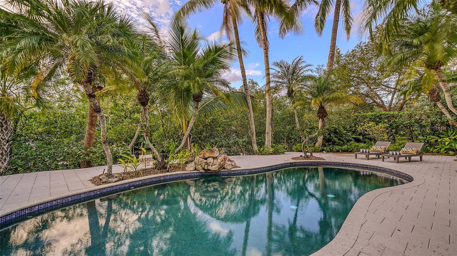 VACATED GULF AVE - Residential