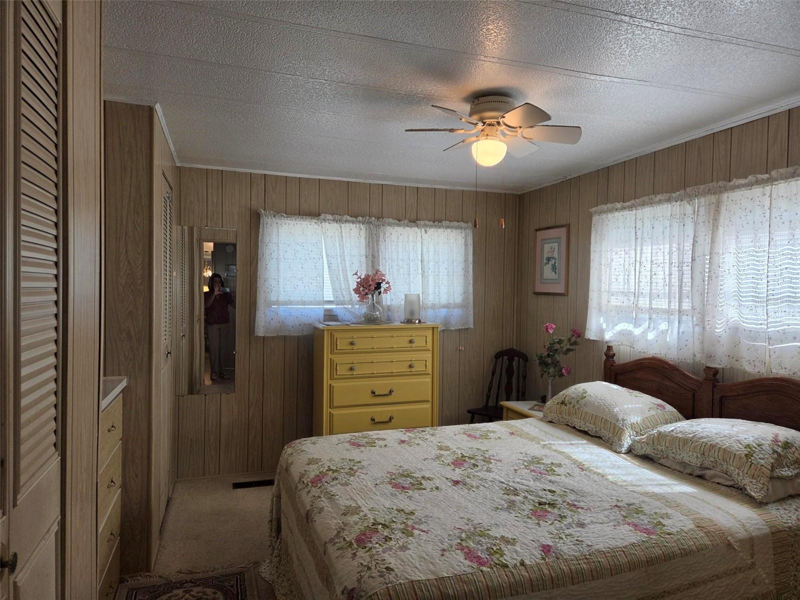 OAKWOOD MANOR - Residential