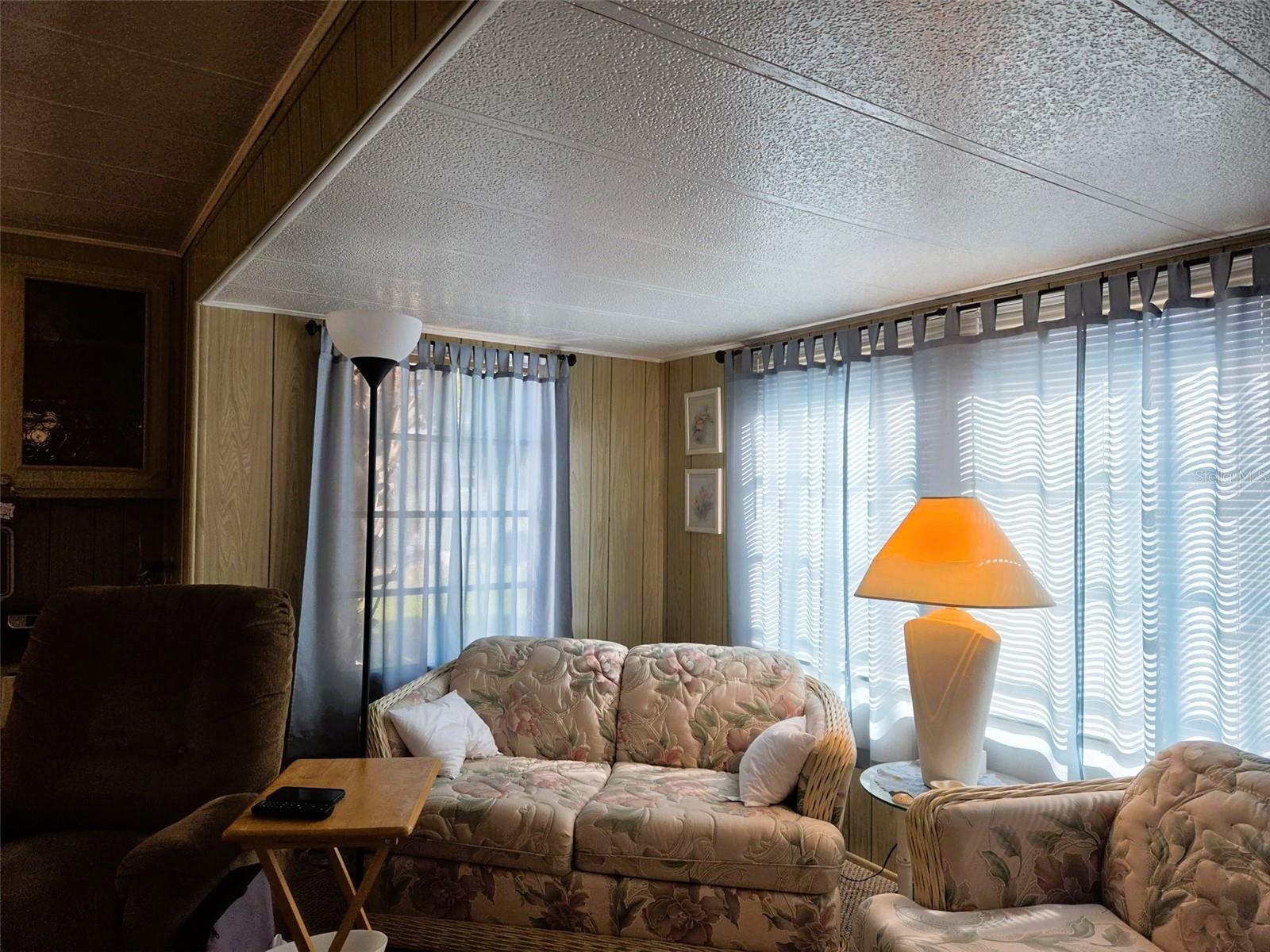 OAKWOOD MANOR - Residential