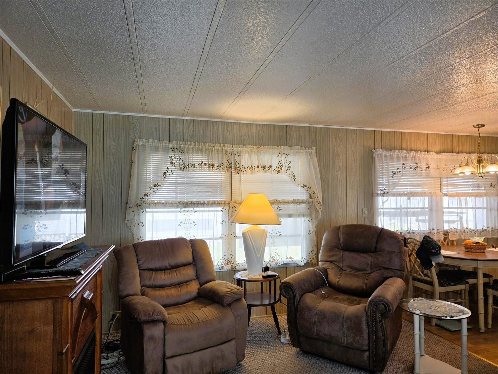 OAKWOOD MANOR - Residential