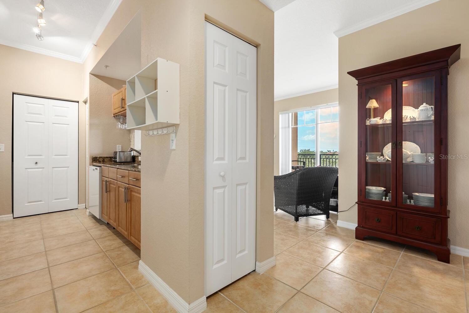 1064 N TAMIAMI TRAIL 1425