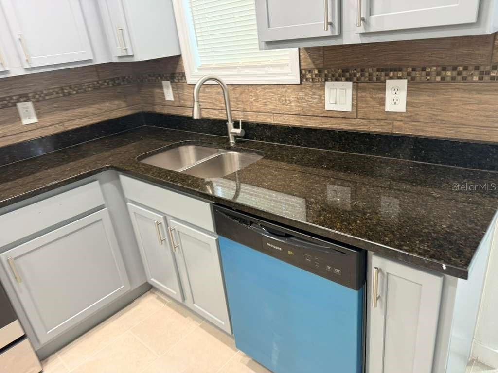 METRO/MICHIGAN PARK CONDO - Residential Lease