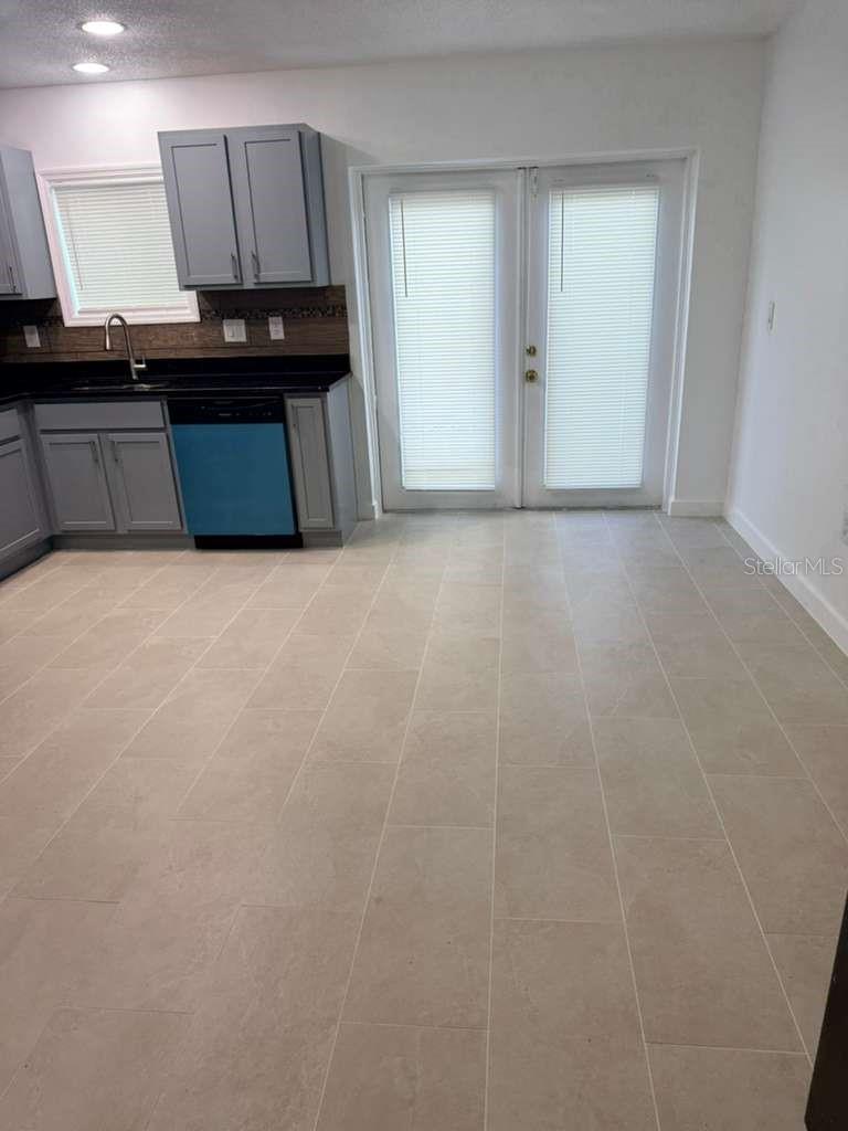 METRO/MICHIGAN PARK CONDO - Residential Lease