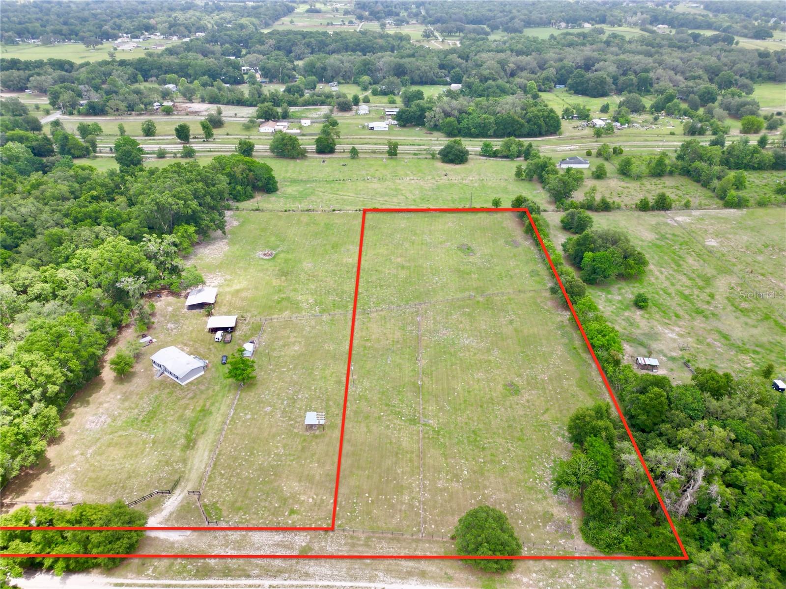 FOR SALE! Fully cleared and fully fenced 5-acre A1-zoned parcel in Summerfield, FL. This high-and-dry property is perfect for horses or building your dream home, with electricity nearby and no HOA or deed restrictions. Conveniently located just minutes from The Villages, Florida Horse Park, and the World Equestrian Center, it offers the ideal blend of rural living and accessibility.