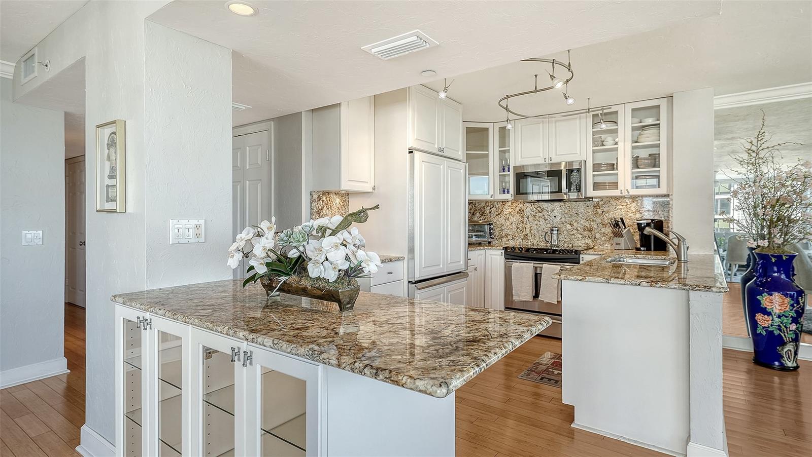 EMBASSY HOUSE - Residential