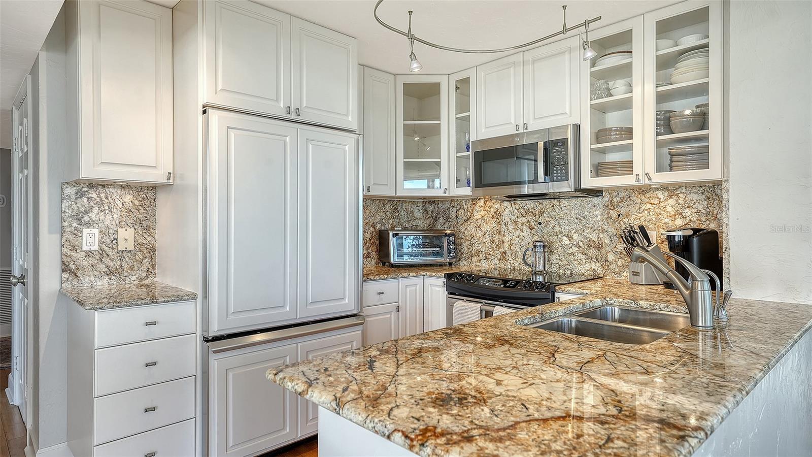 EMBASSY HOUSE - Residential