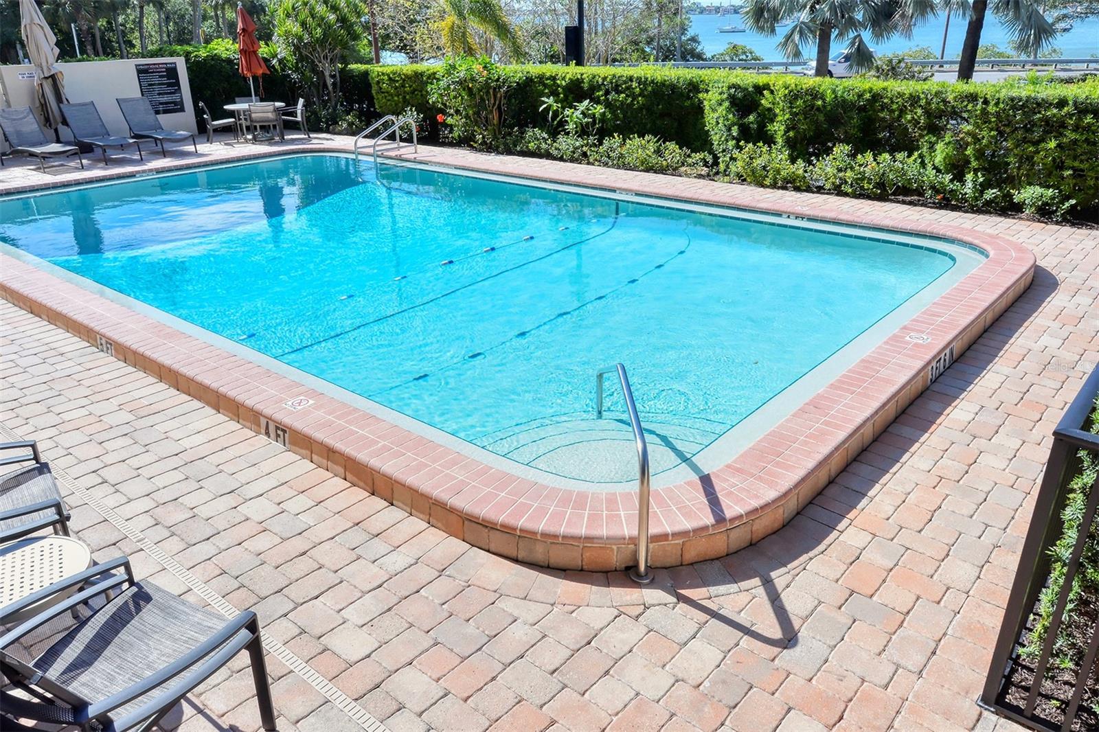 EMBASSY HOUSE - Residential