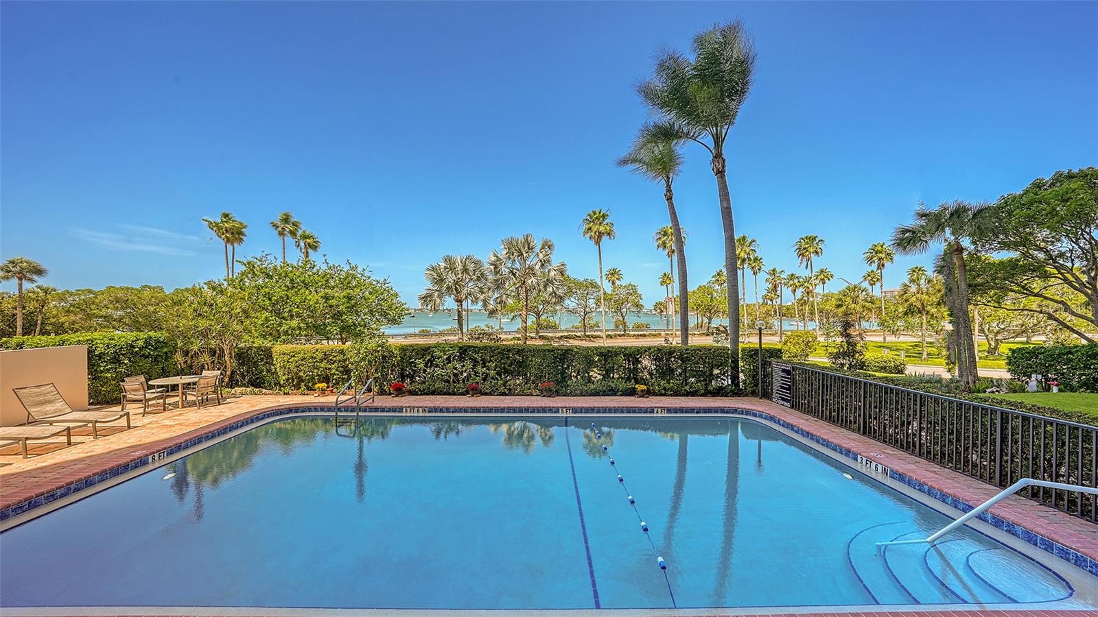 EMBASSY HOUSE - Residential