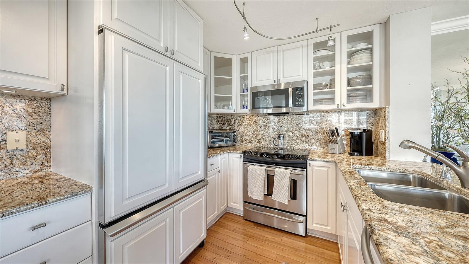 EMBASSY HOUSE - Residential