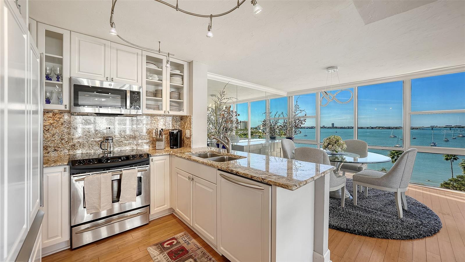 EMBASSY HOUSE - Residential