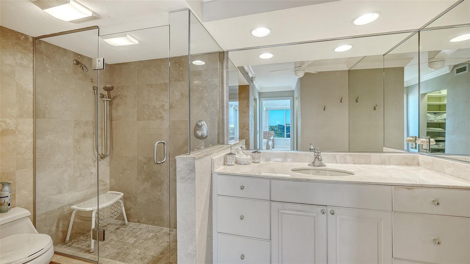 EMBASSY HOUSE - Residential