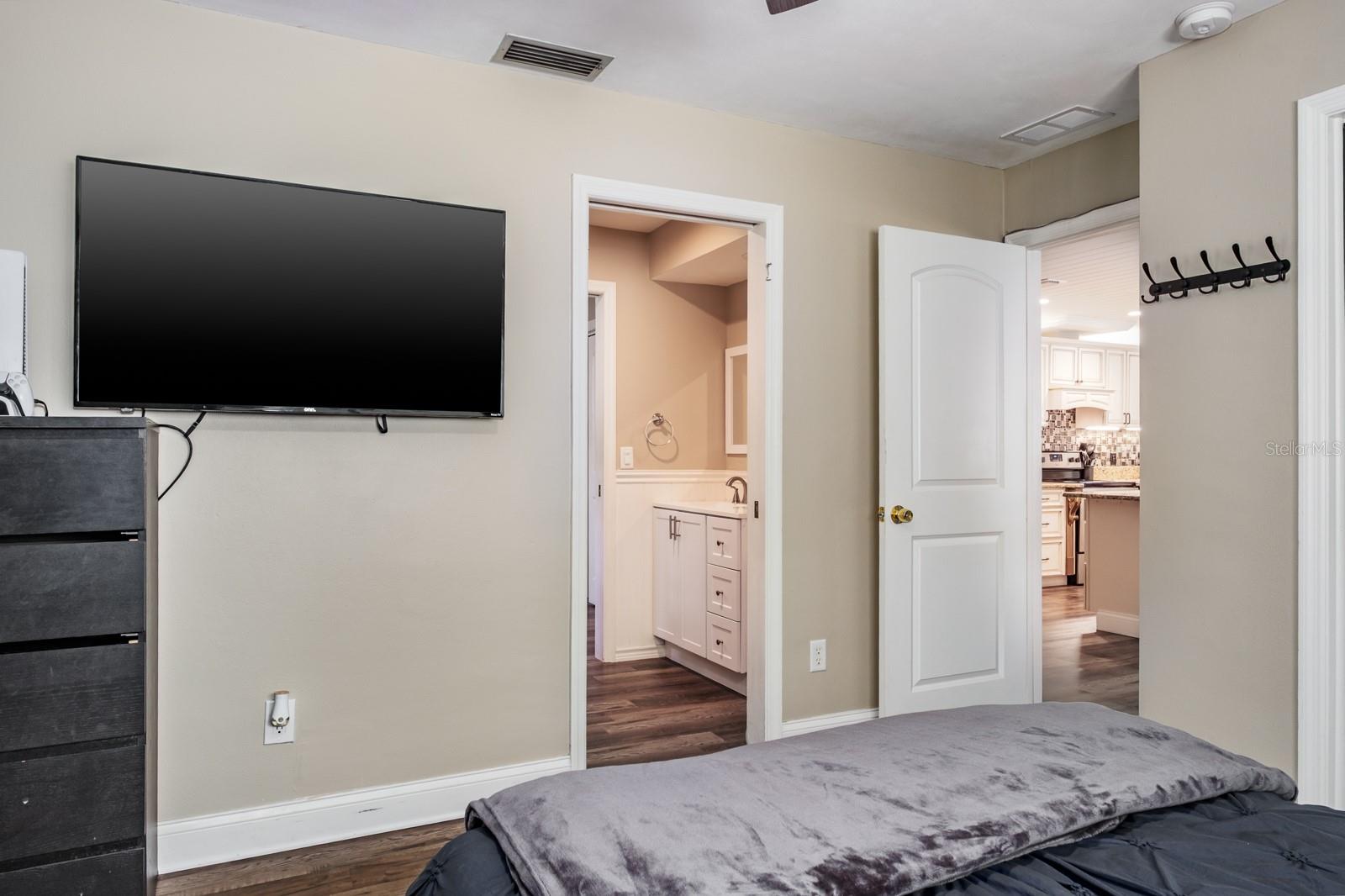 WESTLAKE VILLAGE - Residential