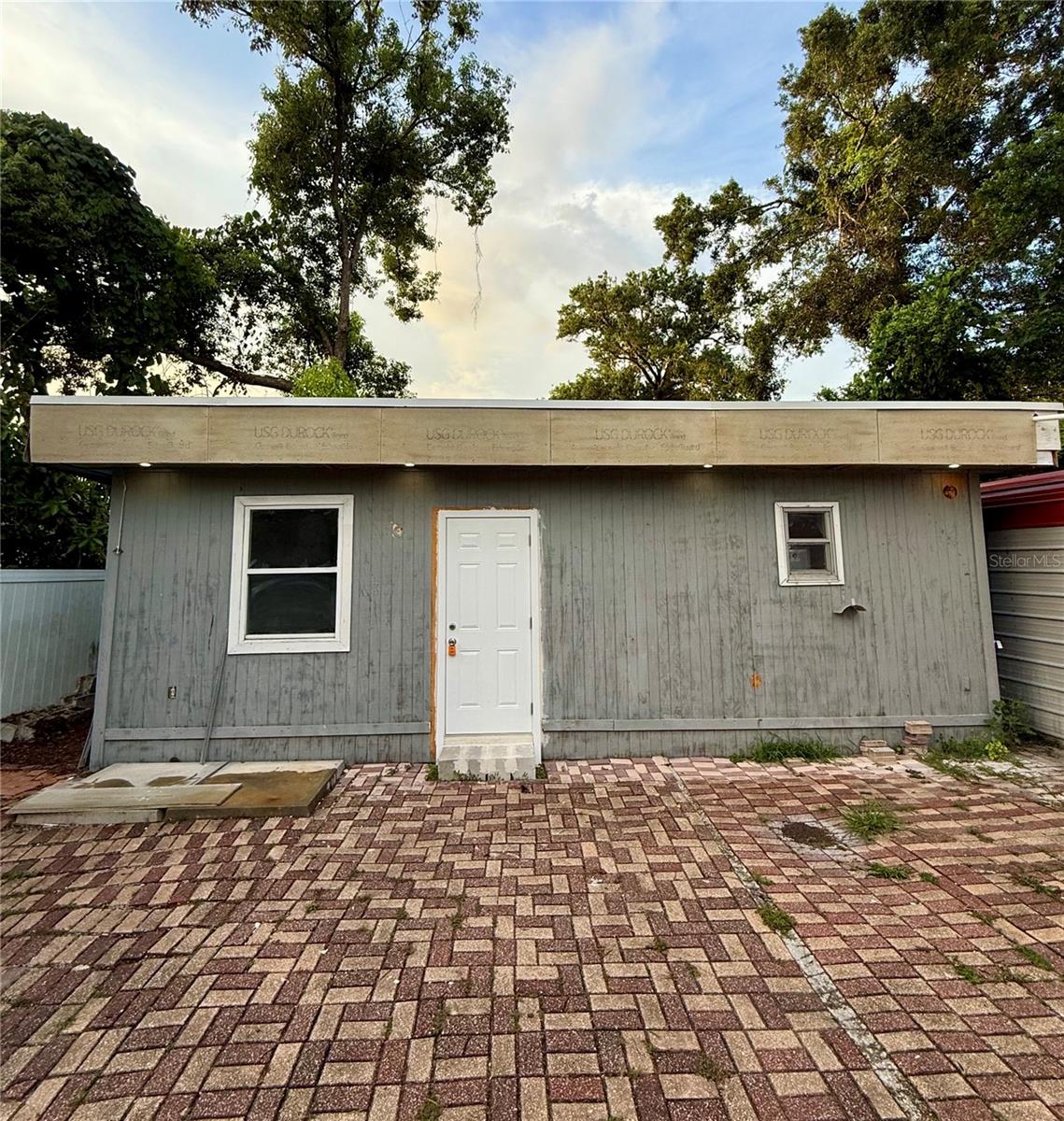 Completely remodeled 1-bed, 1-bath studio just minutes from Busch Gardens and the University of South Florida! This move-in-ready unit is perfect for students or professionals seeking comfort and convenience in a prime location.