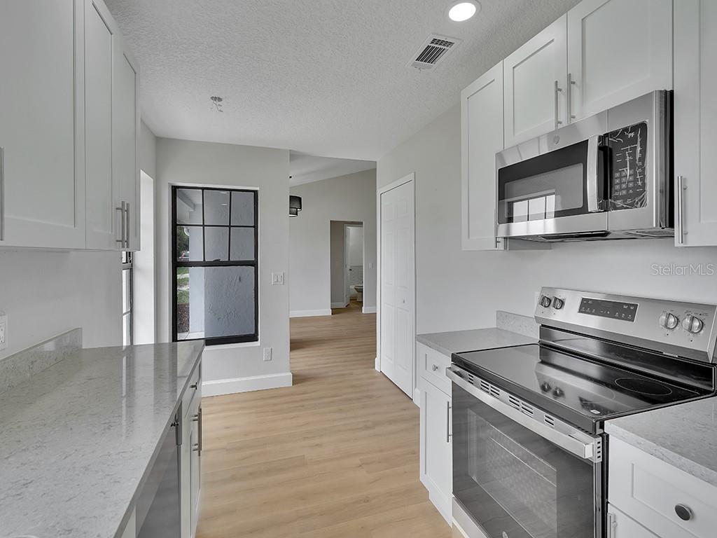 925 ROSWELL TERRACE