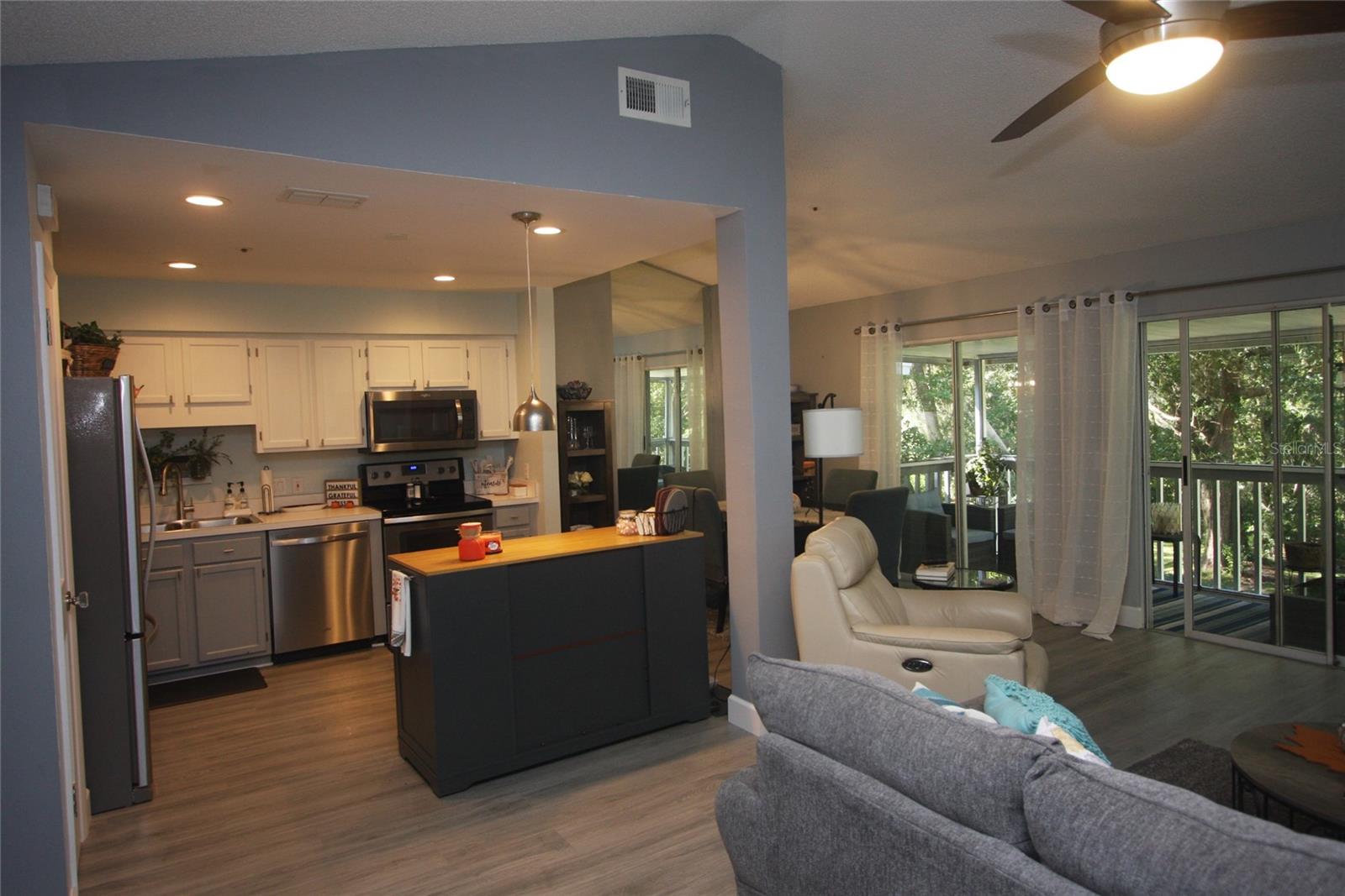 COACH HOMES AT ERROL PH 01 - Residential