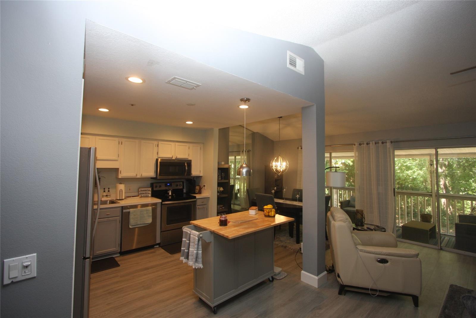 COACH HOMES AT ERROL PH 01 - Residential