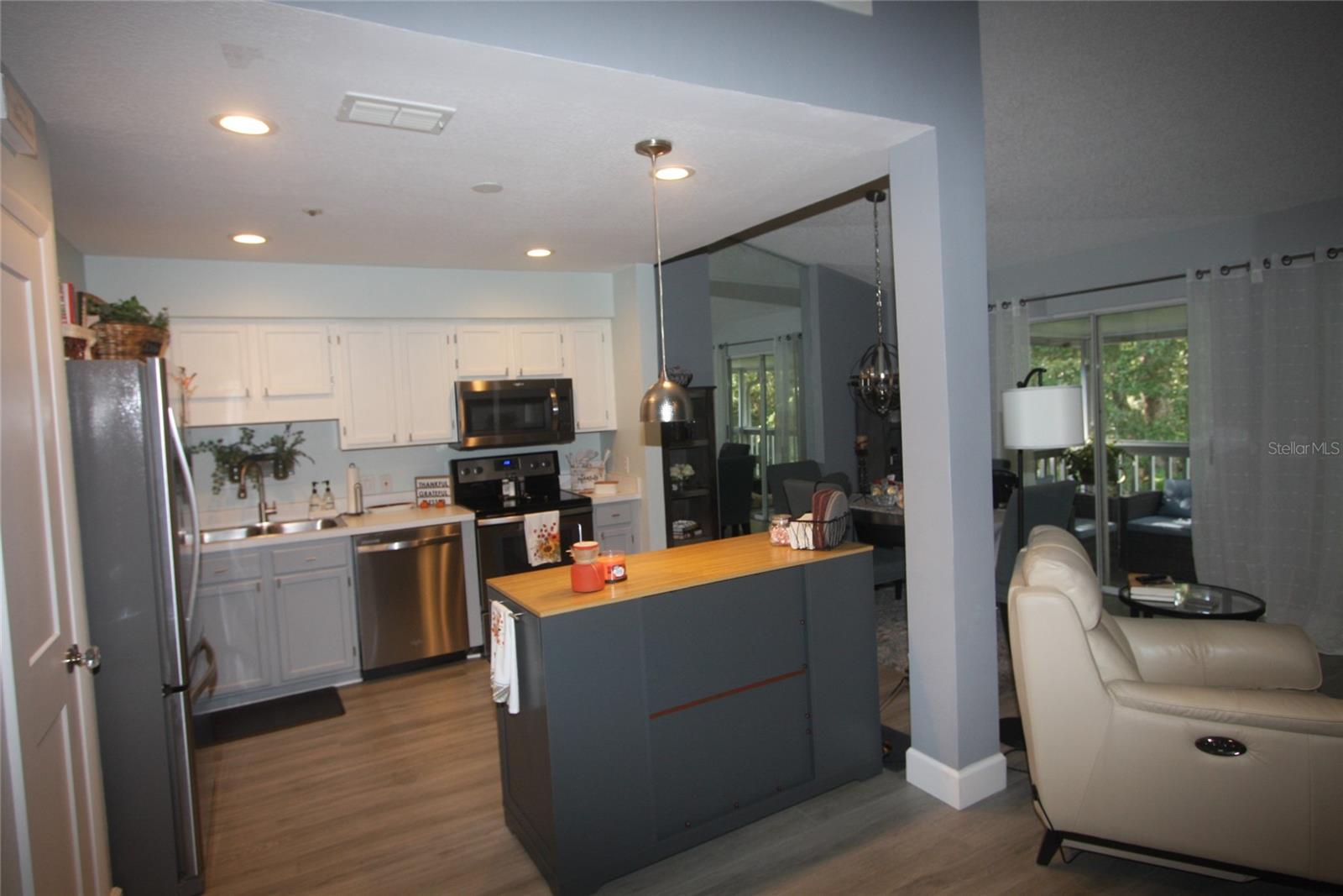 COACH HOMES AT ERROL PH 01 - Residential