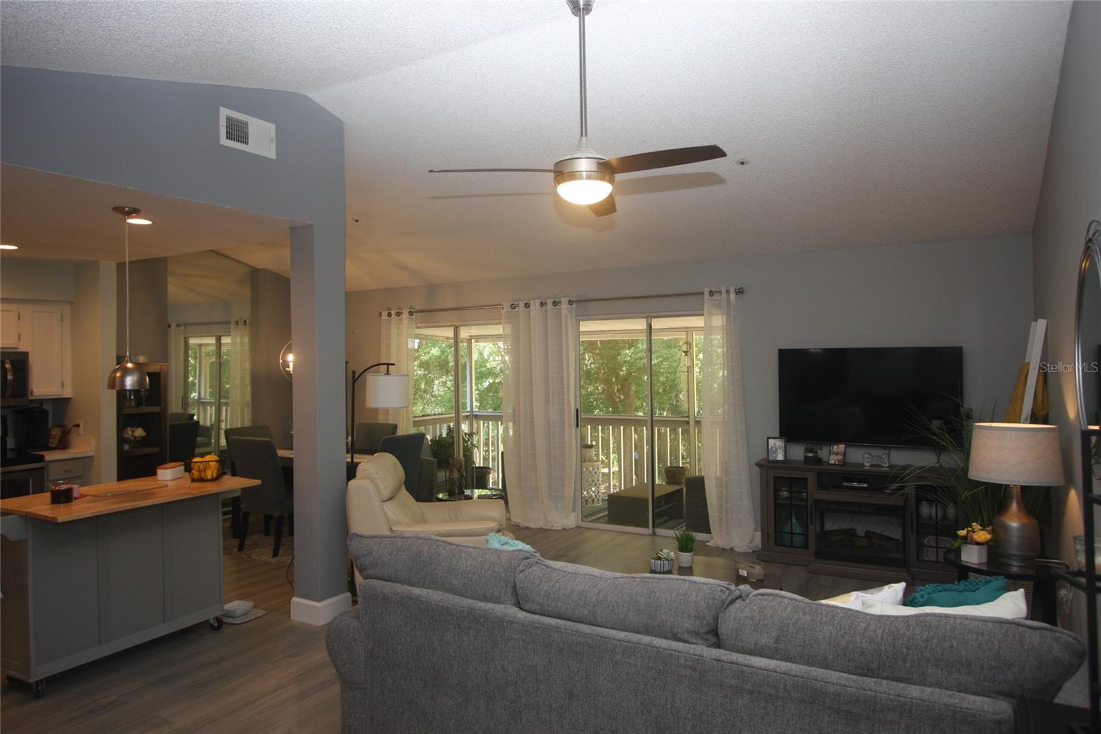COACH HOMES AT ERROL PH 01 - Residential