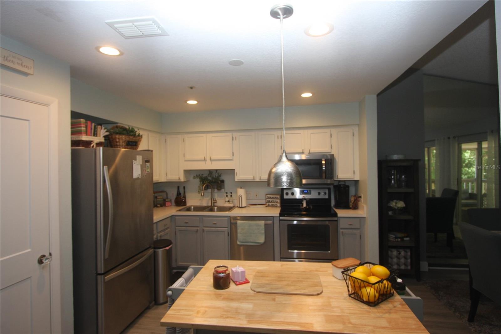COACH HOMES AT ERROL PH 01 - Residential