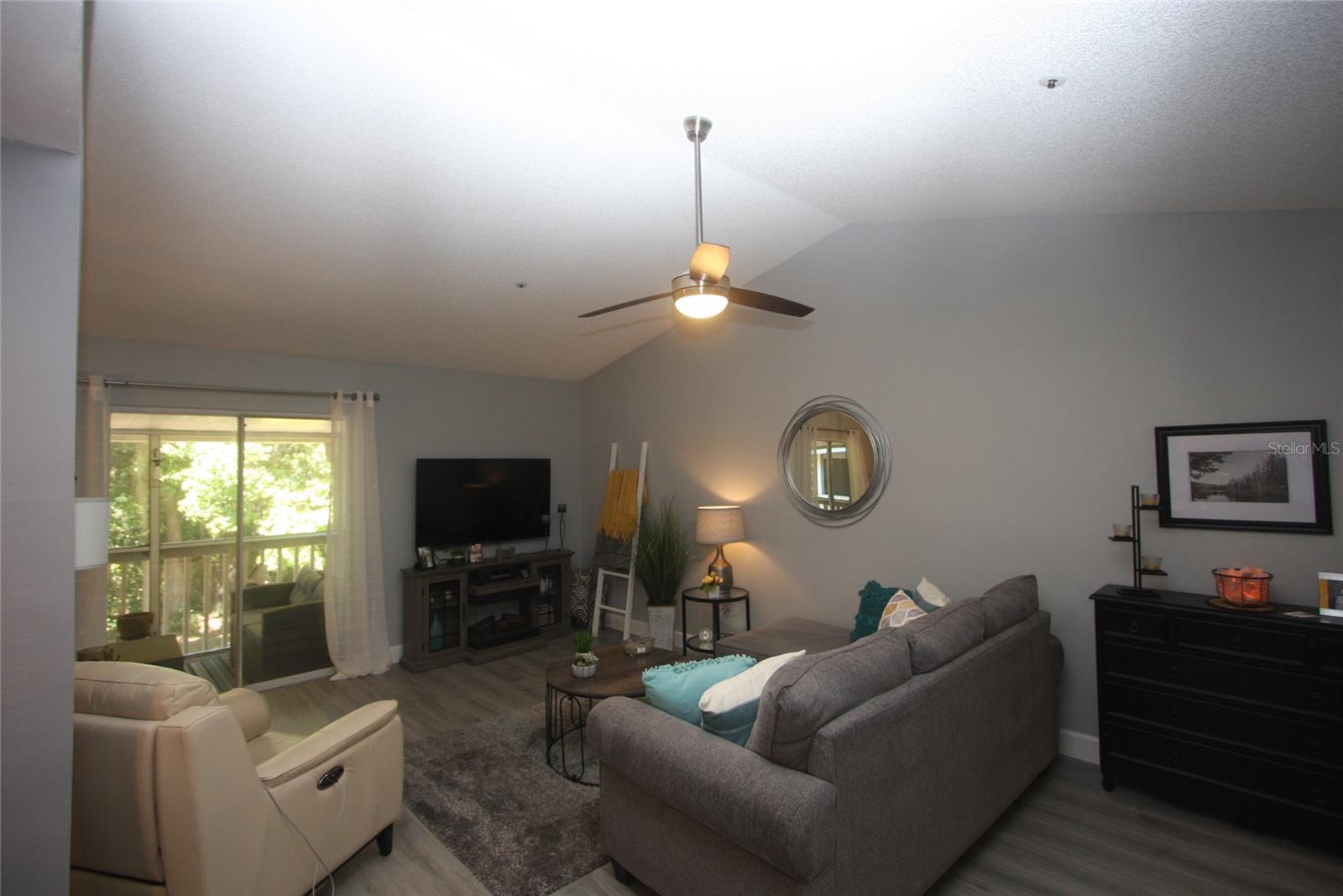 COACH HOMES AT ERROL PH 01 - Residential