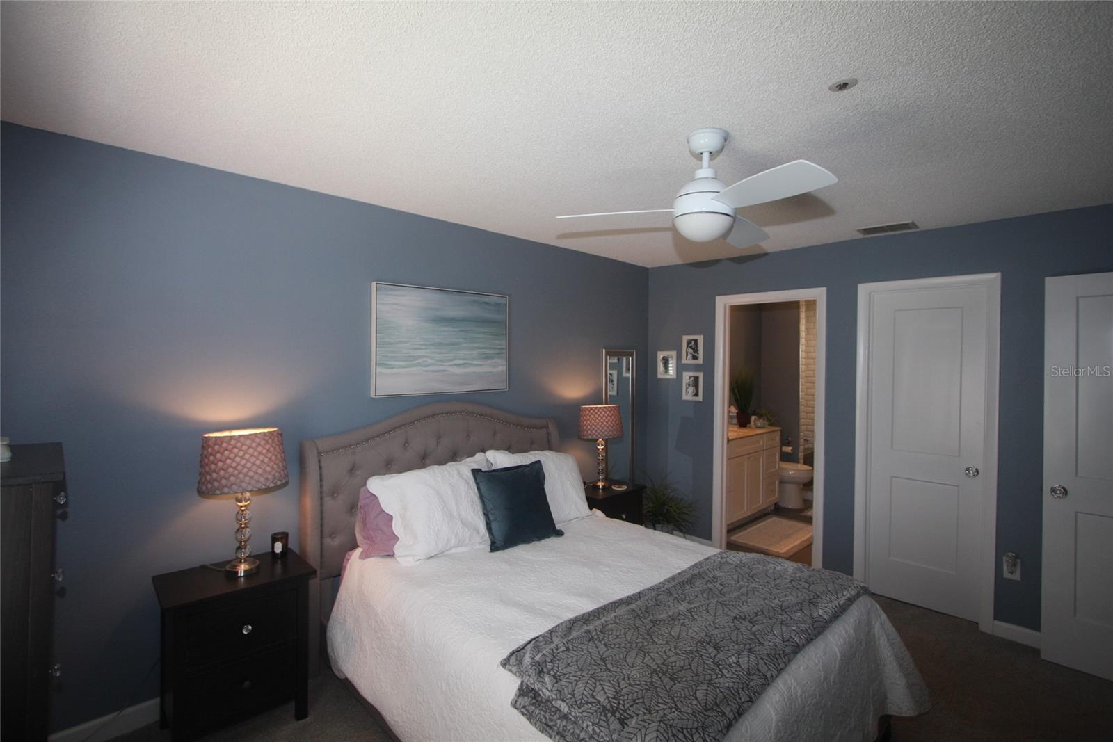 COACH HOMES AT ERROL PH 01 - Residential