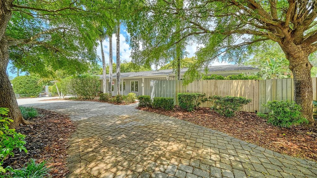 Photo of 3424 Tanglewood Drive, Sarasota, FL 34239 (MLS # A4694194)