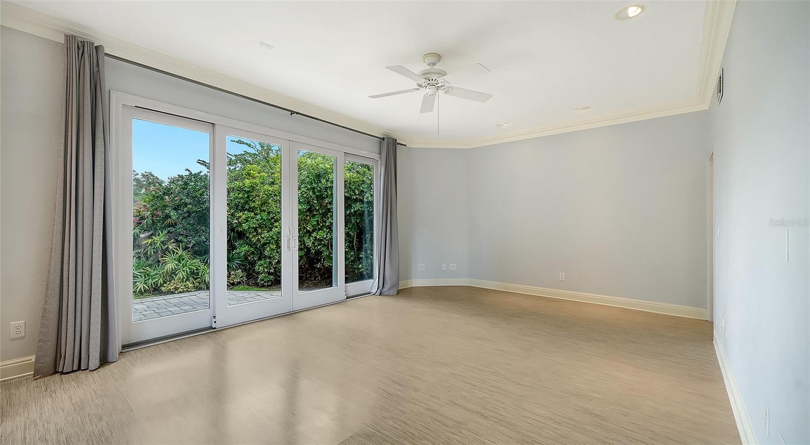 SOUTH GATE - Residential