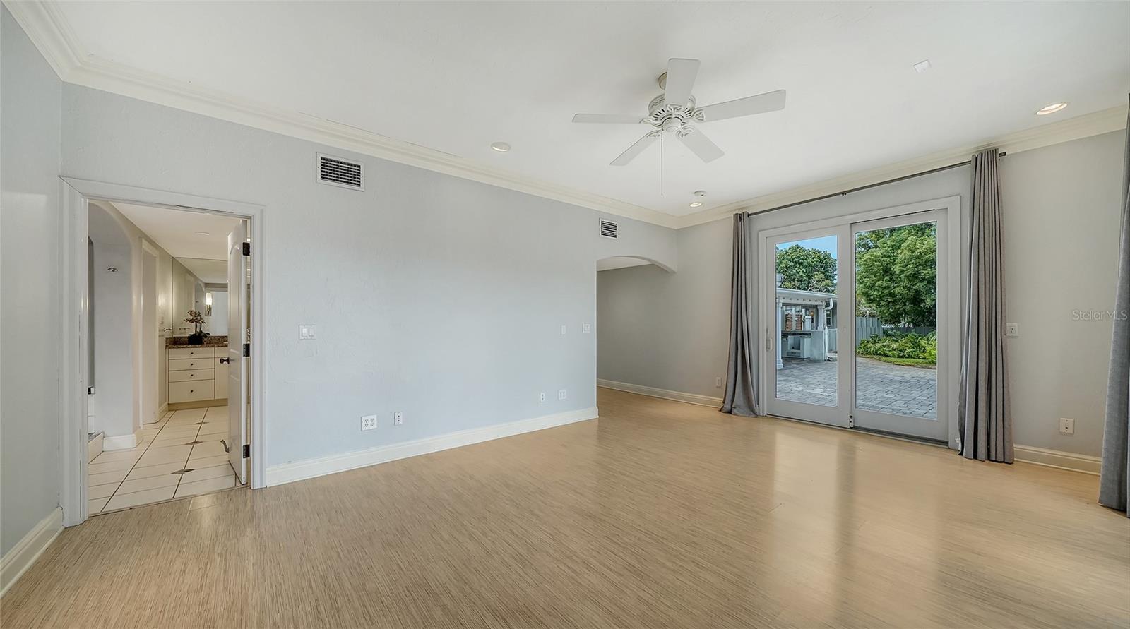 SOUTH GATE - Residential