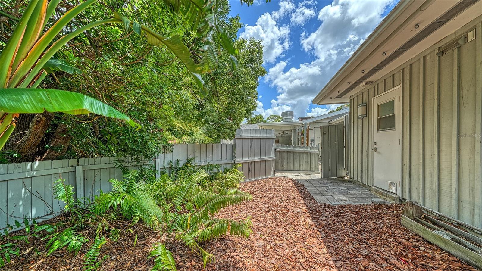 SOUTH GATE - Residential