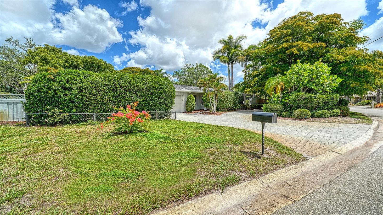 SOUTH GATE - Residential