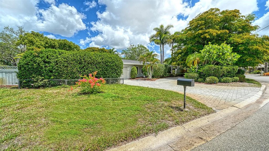 Photo of 3424 Tanglewood Drive, Sarasota, FL 34239 (MLS # A4694194)