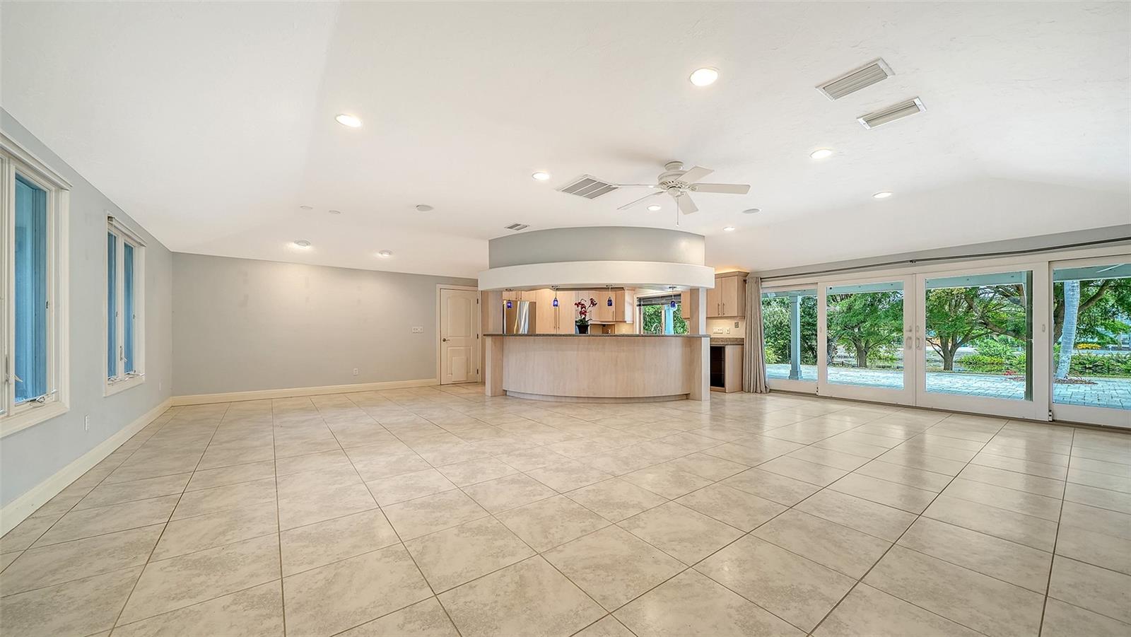 SOUTH GATE - Residential