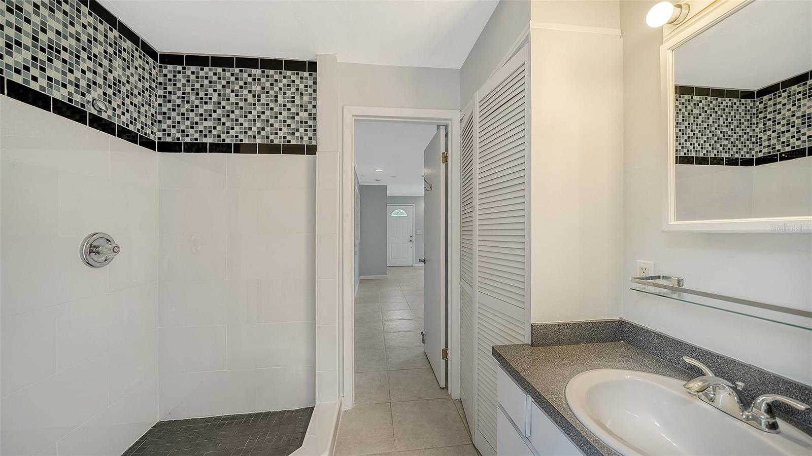 SOUTH GATE - Residential
