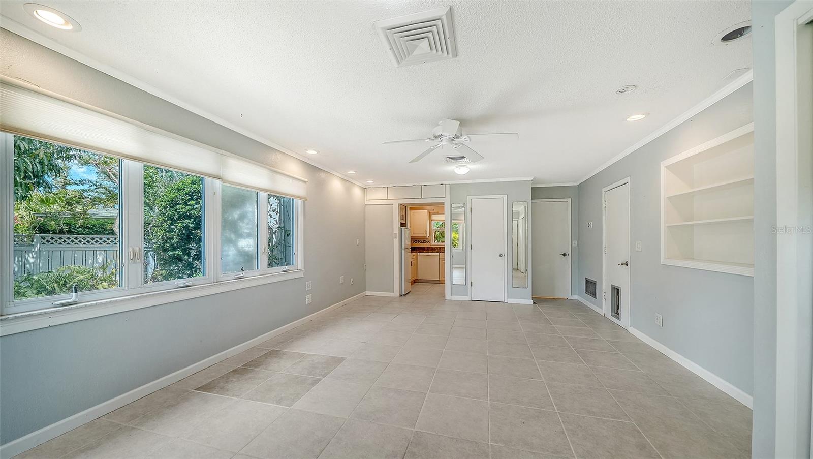 SOUTH GATE - Residential