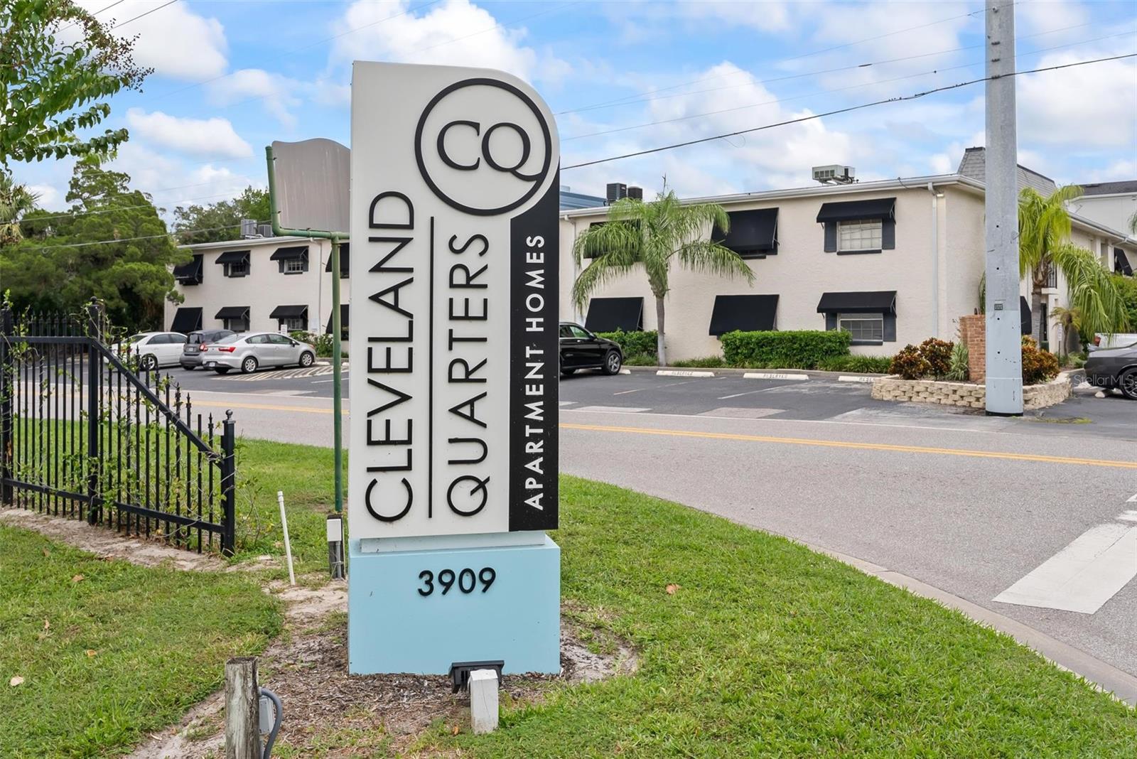 Available on September 5th! Amazing location in South Tampa!! This is a gated community, convenient to "A" rated schools, shopping, restaurants, movie theaters, nightlife, and Tampa International Airport. This is a 1bedroom /1 bathroom with a private balcony. With a warm sense of a community, minutes to Westshore and International Mall. Easy access to mayor highways (I-4, I-275 and Veterans Suncoast Parkway) makes it easy to get to Clearwater, St. Petersburg, the Pinellas beaches, and Downtown Tampa.
MULTIPLE UNITS AVAILABLE!
