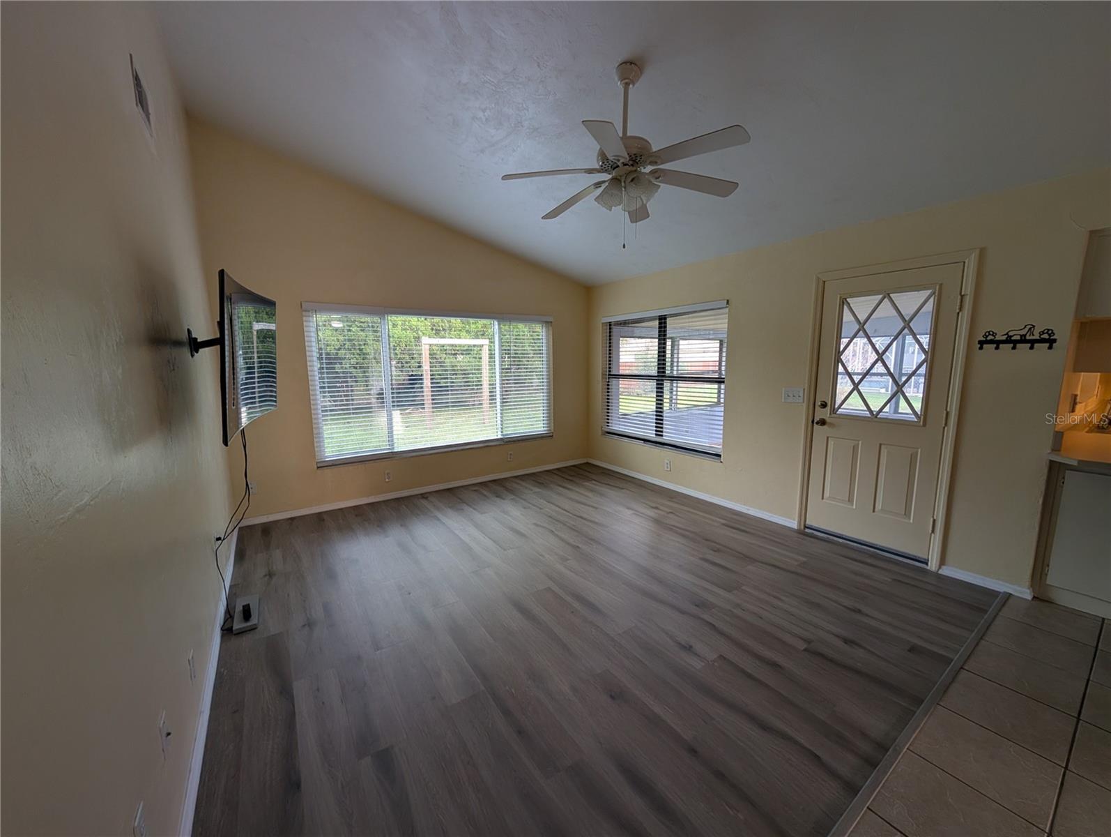 FLORIDA SHORES 01 - Residential Lease