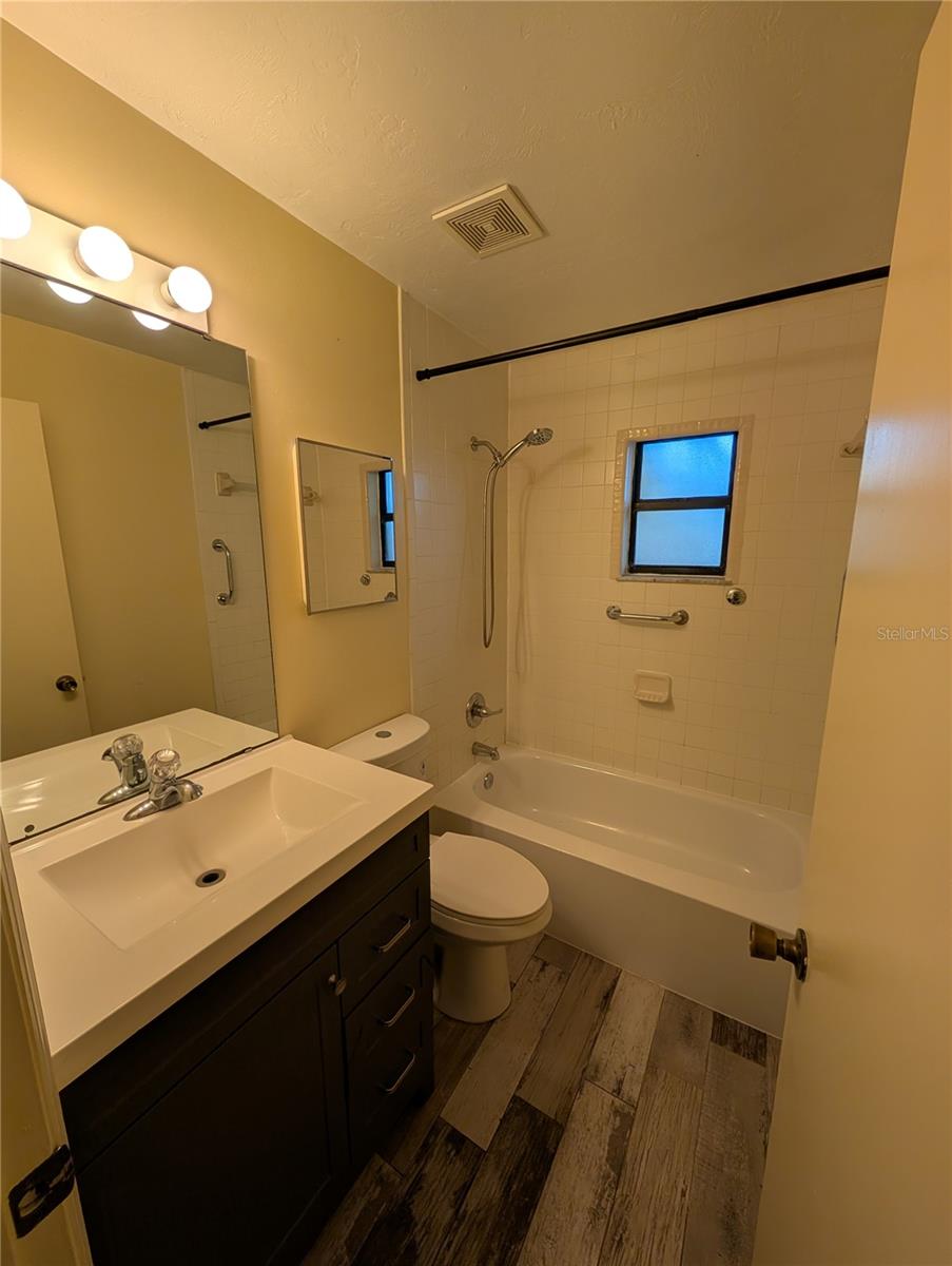 FLORIDA SHORES 01 - Residential Lease