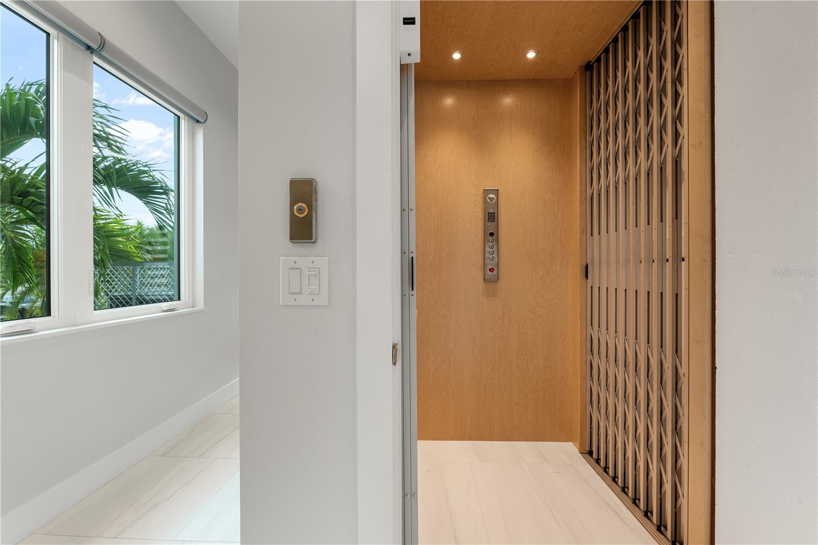 SIESTA BEACH - Residential