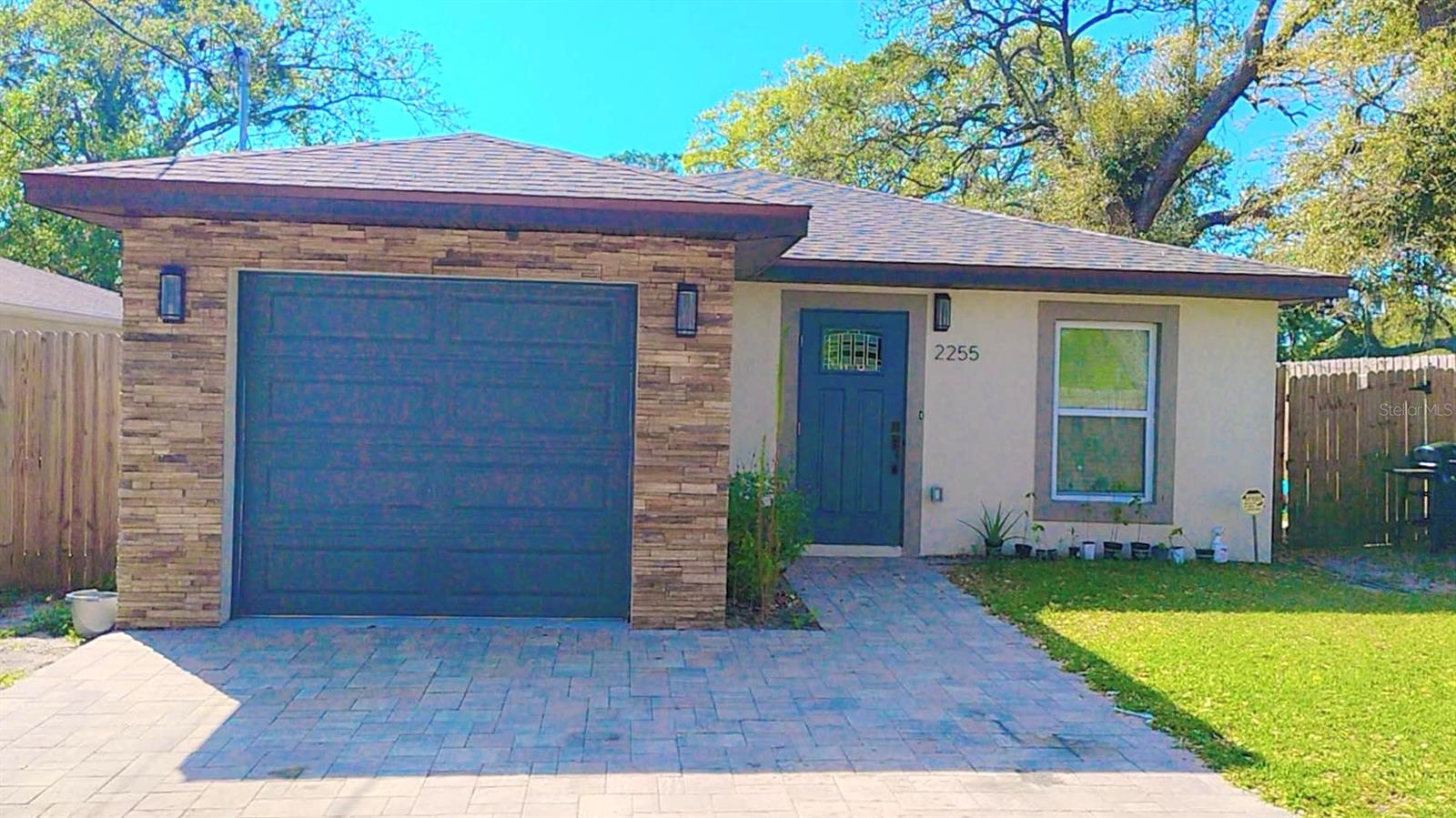 Rare Opportunity in Sarasota, Florida. Beautiful Home Year Built 2022 with NO HOA.
4 bedrooms and 2 bathrooms. Spacious living room, nice kitchen, Spacious Primary bedroom. NO CCD FEES, NO HOA FEES and No Restrictions. Can Commute easy to the Beach and also from I-75 to go to Naples, Miami, Tampa and Orlando if so desire. Do not miss out on this great opportunity to own this beautiful home. Make it your Home Or your Florida Vacation Home today before it's gone!