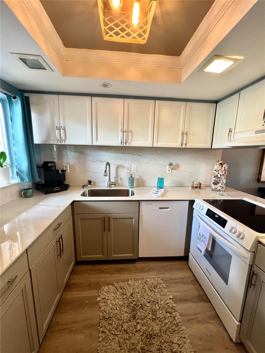 PRESIDENTIAL THE - Residential Lease