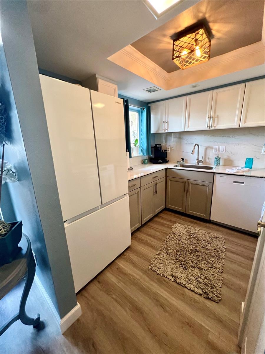 PRESIDENTIAL THE - Residential Lease