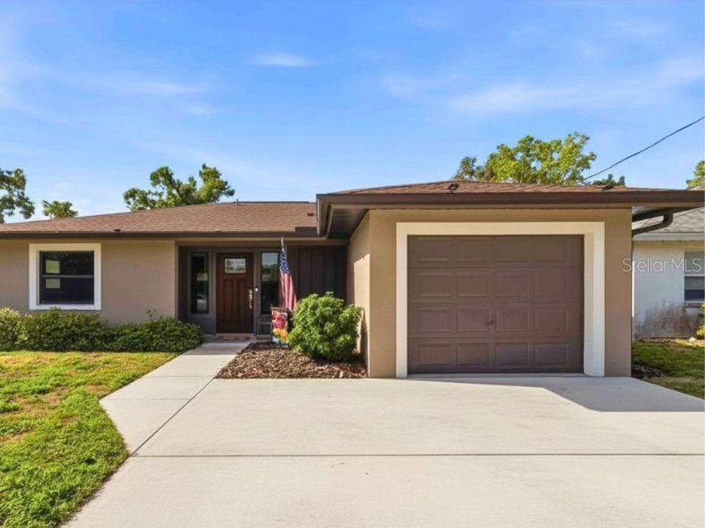 Photo of 1878 Joyce Street, Sarasota, FL 34231 (MLS # A4686604)