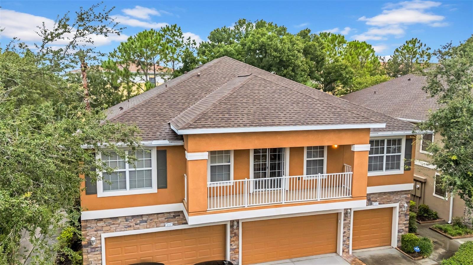 Welcome to Schooner Cove, a gated community in South Tampa where this 2-bedroom, 2-bath condo offers the space and feel of a townhome. With over 1,200 square feet, the smart split floorplan gives each bedroom its own sense of privacy, while the open-concept living and dining area makes the home feel bright and welcoming. The kitchen flows right into the living space—perfect for everyday living or entertaining—and you’ll appreciate the attached garage with a reserved parking spot right out front for easy access.
Living here means more than just a home. The community offers a resort-style pool and hot tub, a well-equipped fitness center, clubhouse with gathering spaces, and even a pool table for a little fun. HOA dues also include water, trash, sewer, pest control, and exterior maintenance, so you can enjoy a low-maintenance lifestyle.
The location is hard to beat—you’re minutes from MacDill AFB, downtown Tampa, and the Westshore district, with plenty of shops, dining, and everyday conveniences close by. For time outdoors, you’ll have Bayshore Boulevard just up the road for scenic walks and bike rides, Ballast Point Park with its fishing pier and playground, and the Tampa Riverwalk for exploring the downtown waterfront.
This condo blends comfort, convenience, and community, making it a great South Tampa find.