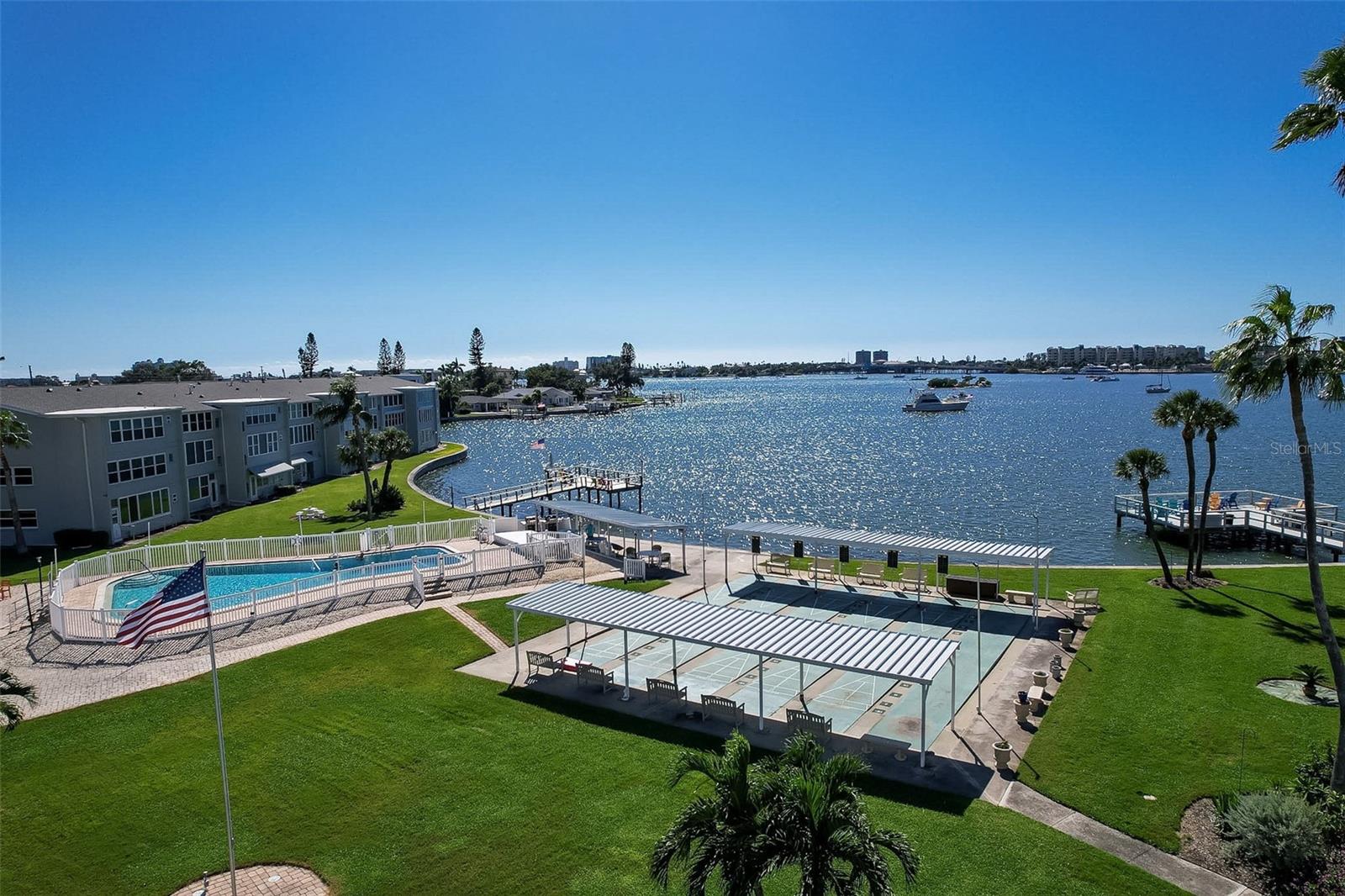 1868 SHORE DRIVE S 208