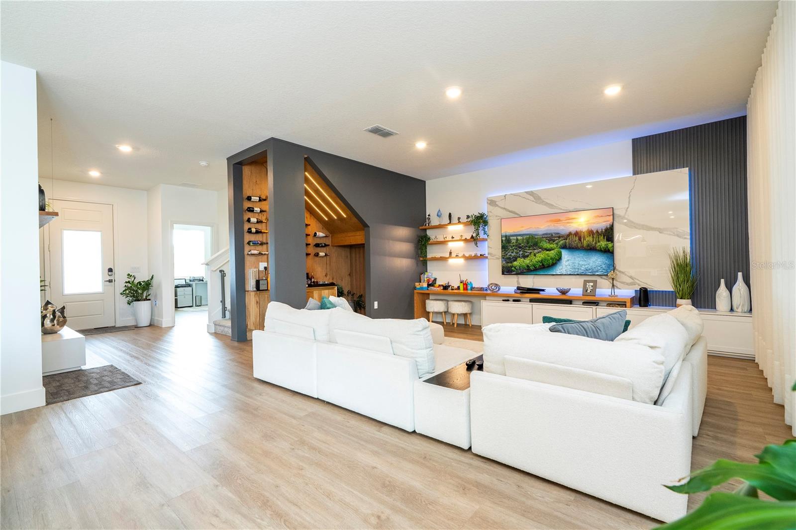 2813 SANCTUARY DRIVE