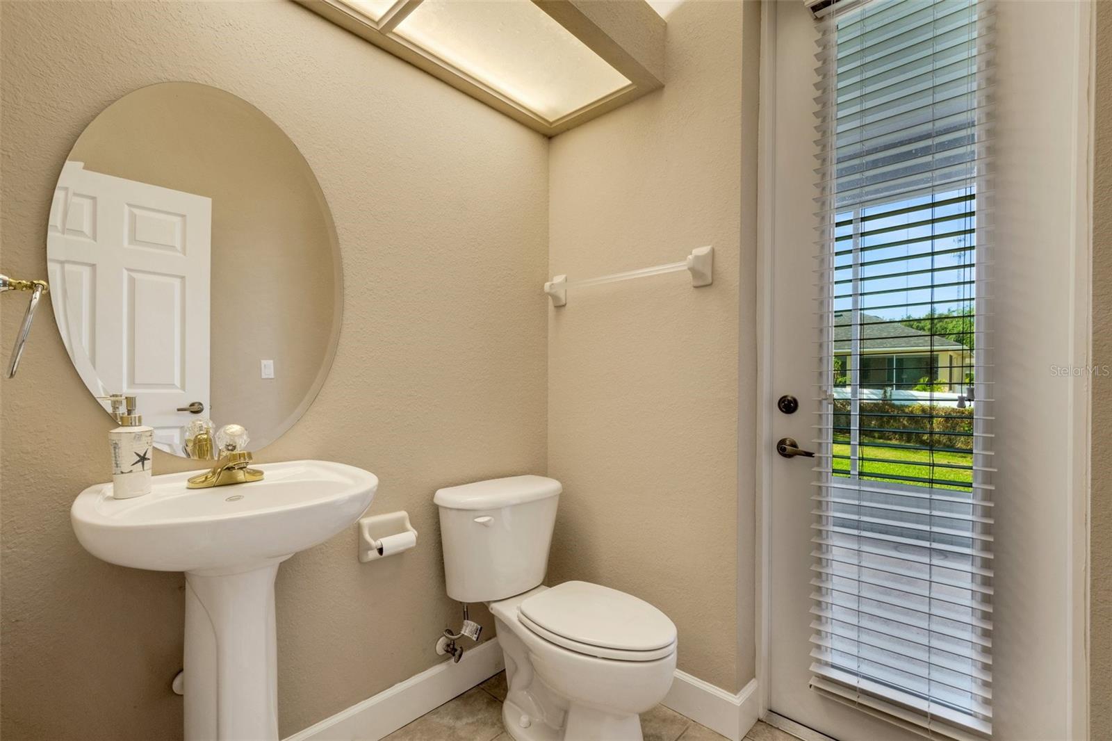 HARTFORD ESTATES - Residential Lease