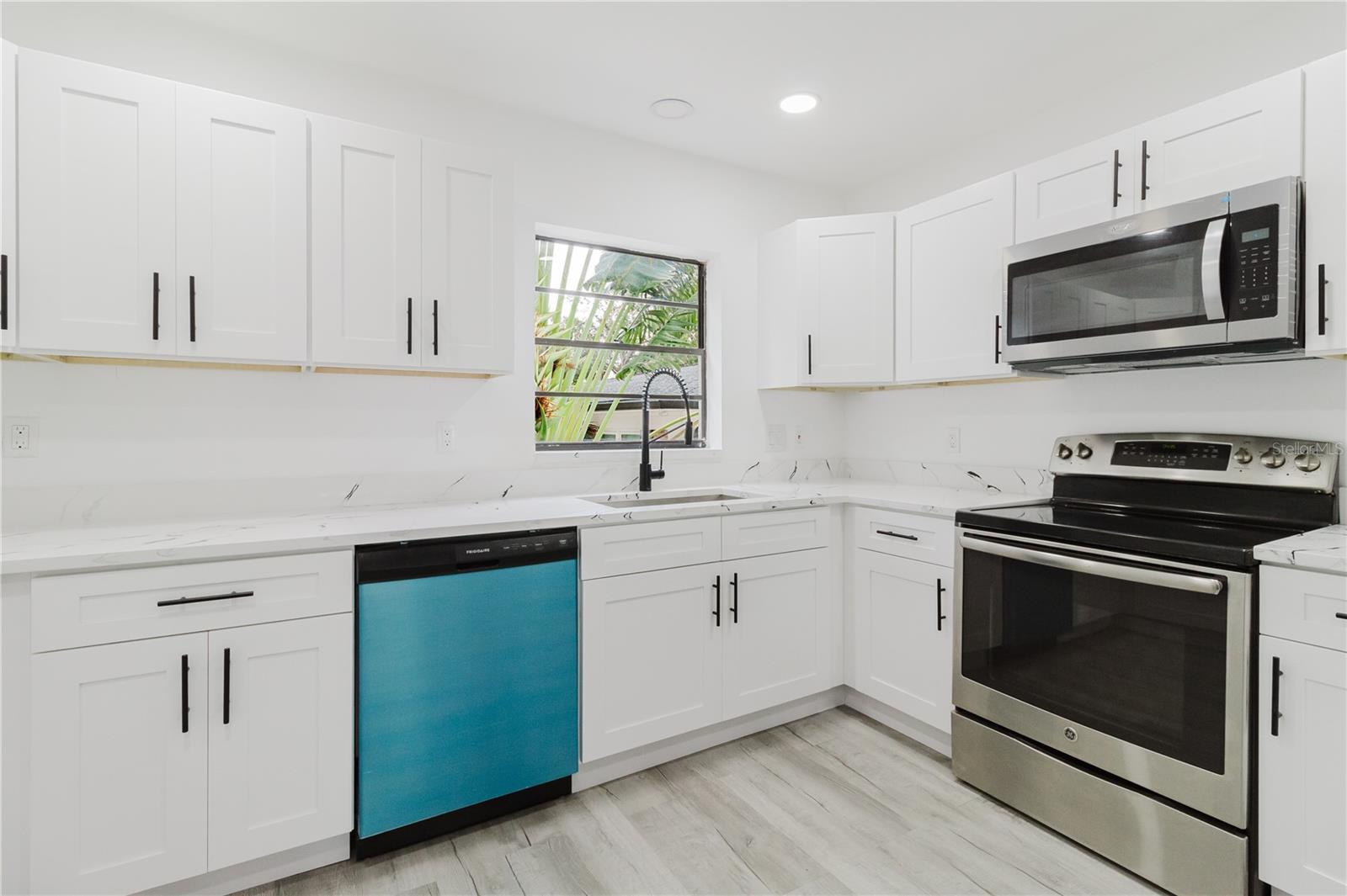 SUNSET PARK - Residential