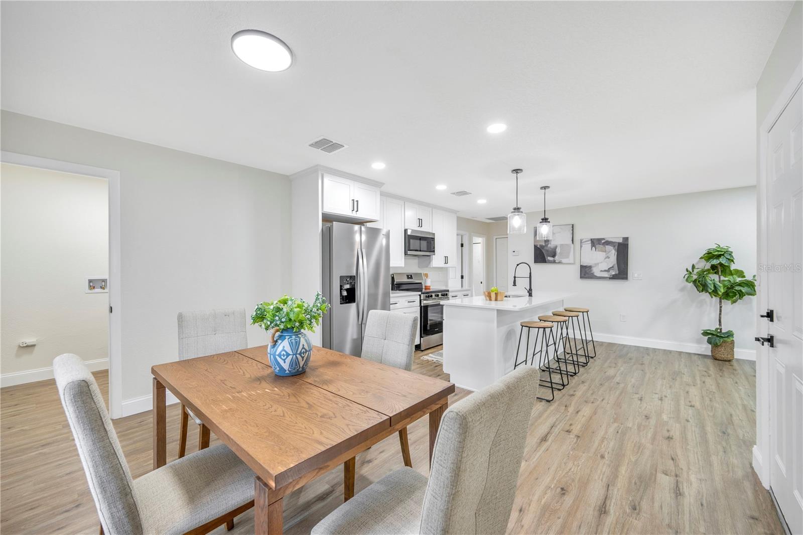 LAKE DAISY MANOR - Residential