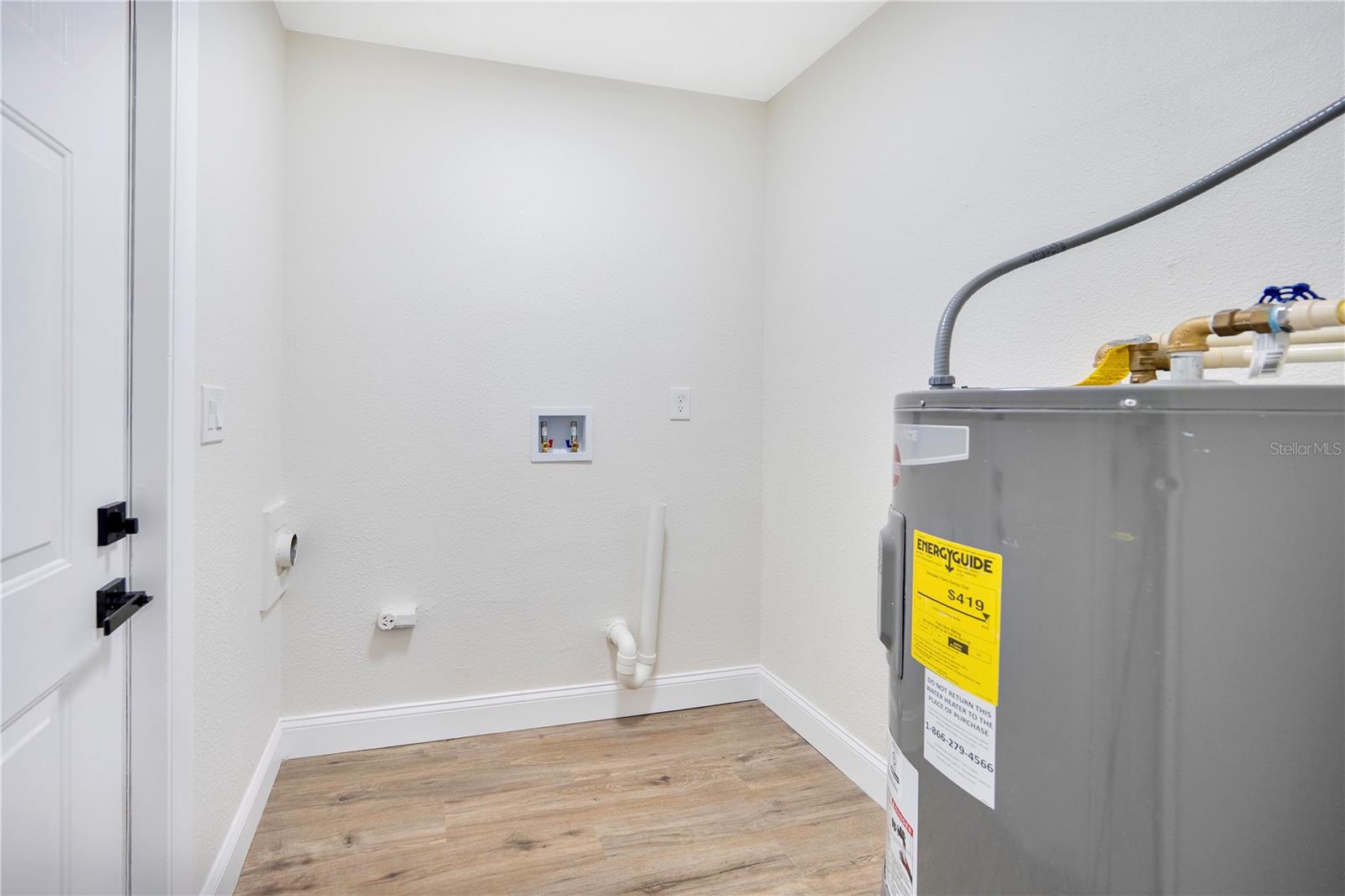 LAKE DAISY MANOR - Residential