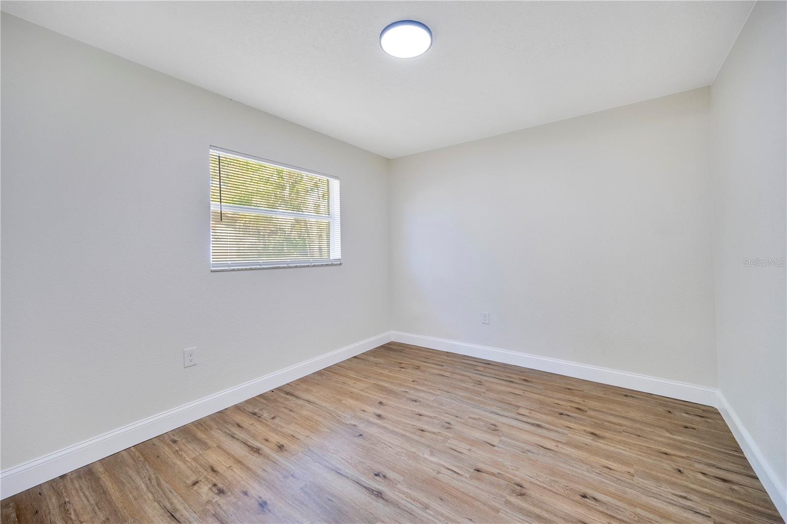 LAKE DAISY MANOR - Residential